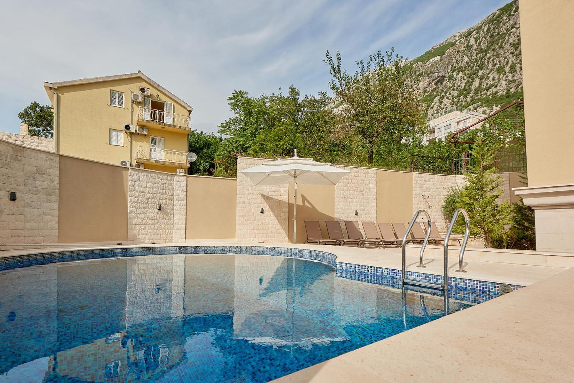 2Montenegro Limeta Apartments With Pool Kotor Exterior photo